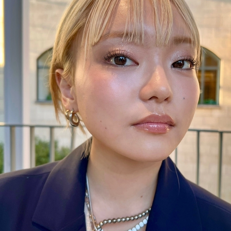 RMK メイクセット（フォーマル向け）ファンデ、リップ、 アイシャドウ、チーク 冷たさの残るツヤ感な春のSTAFF REVIEW | スタッフ投稿詳細